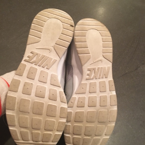 Nike grey fabric sneakers 7.5 - Picture 4 of 7